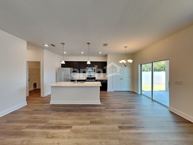 Building Photo - 954 Heavenly Drive
