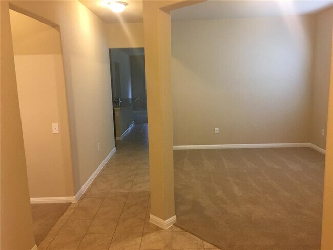 Foto del edificio - 13801 Harrisglenn Dr