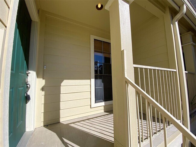 Building Photo - 751 Bering Dr