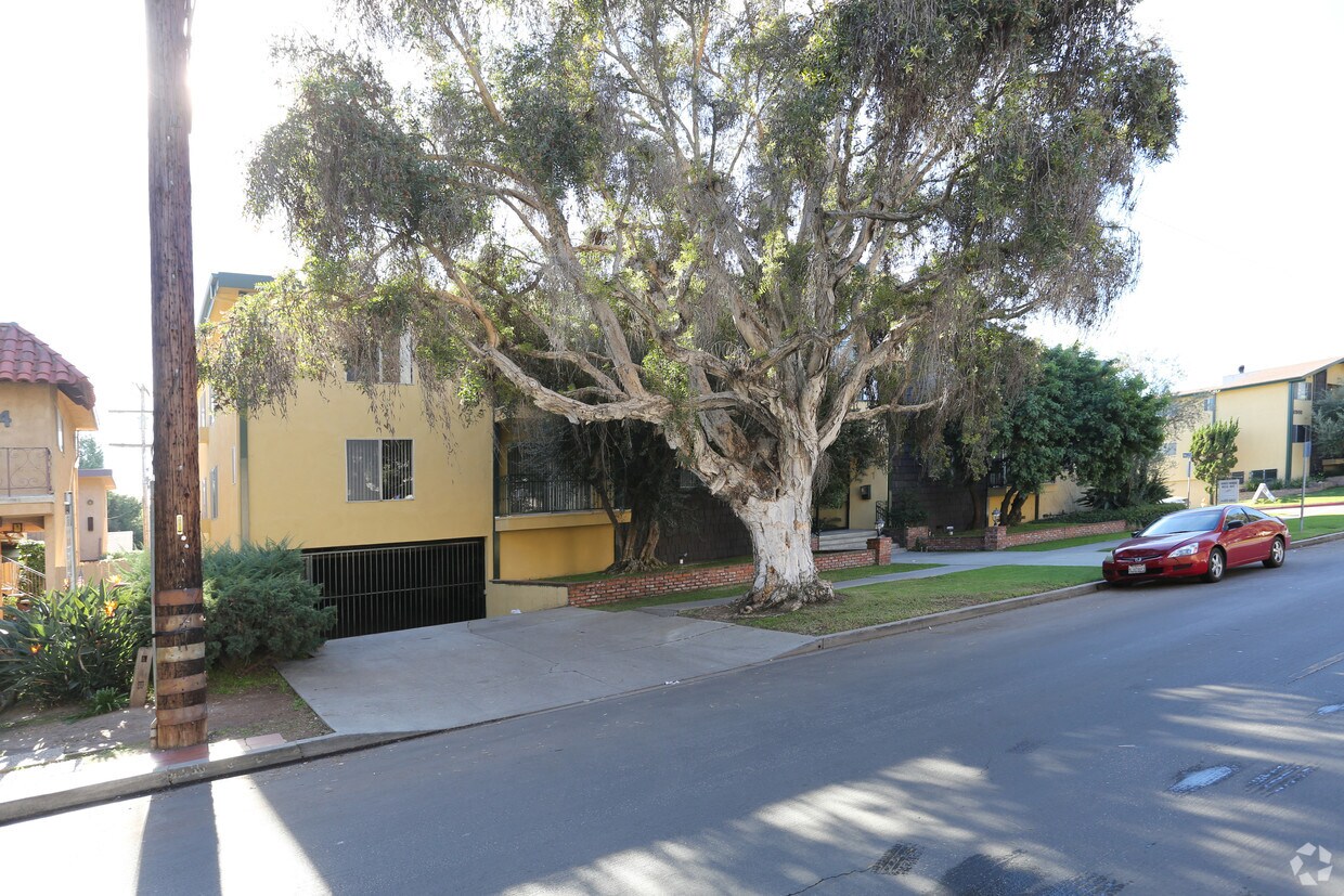 Foto del edificio - 10882 Rose Ave
