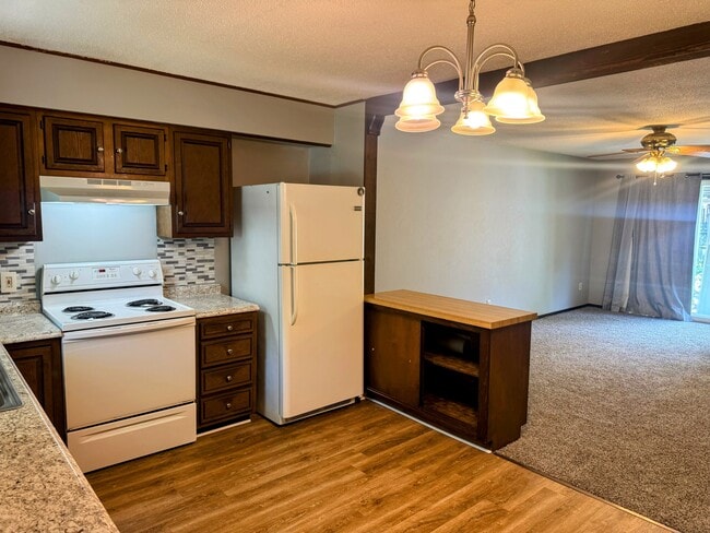Kitchen - 212 Harrison St