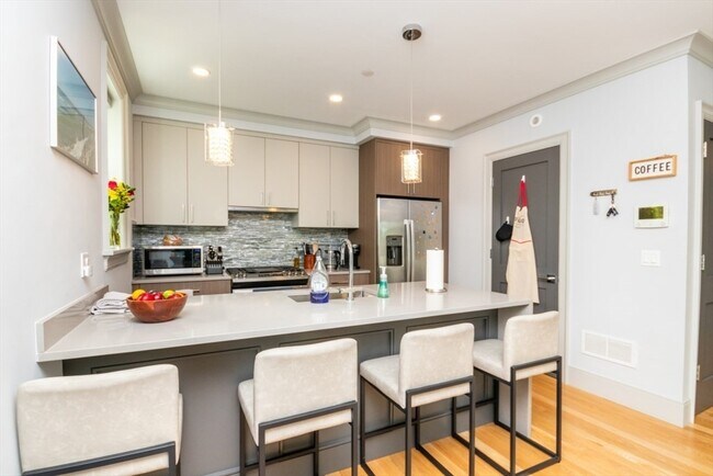 Building Photo - 142 Willard St