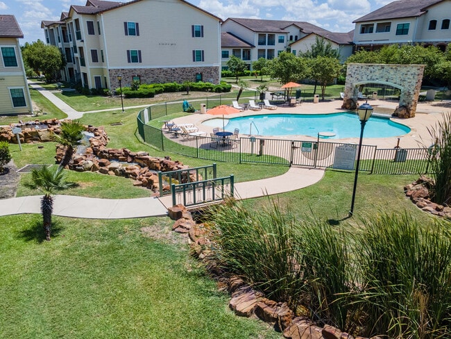 Building Photo - Plantation Apartments