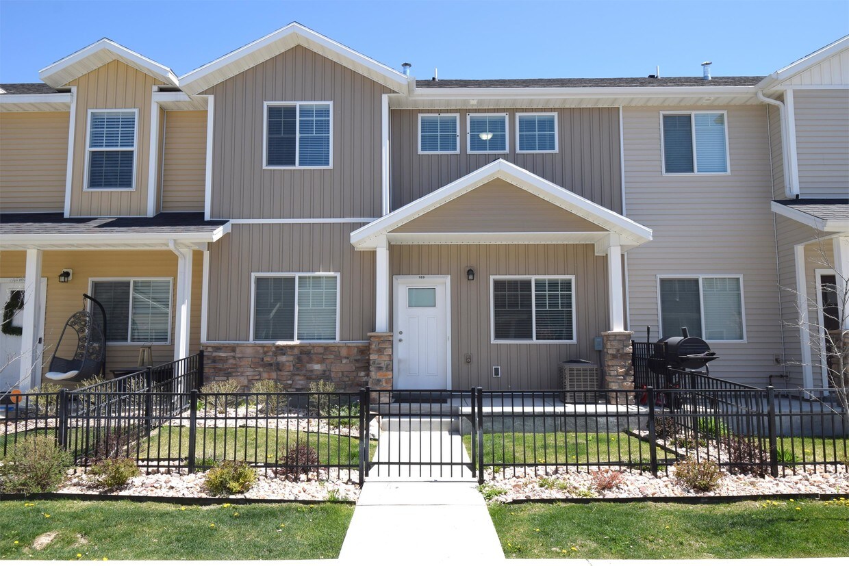 1545 420 W, Logan, UT 84341 Townhouse for Rent in Logan, UT