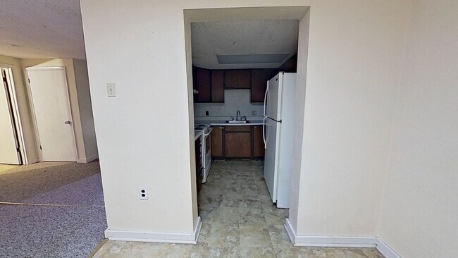 Building Photo - Apartment