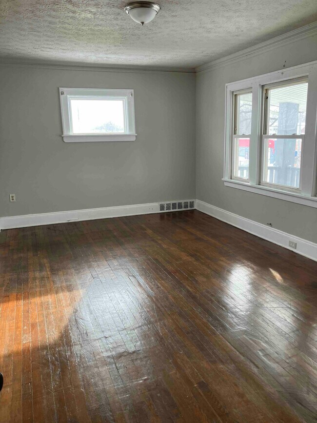 Building Photo - 3659 E 116th St