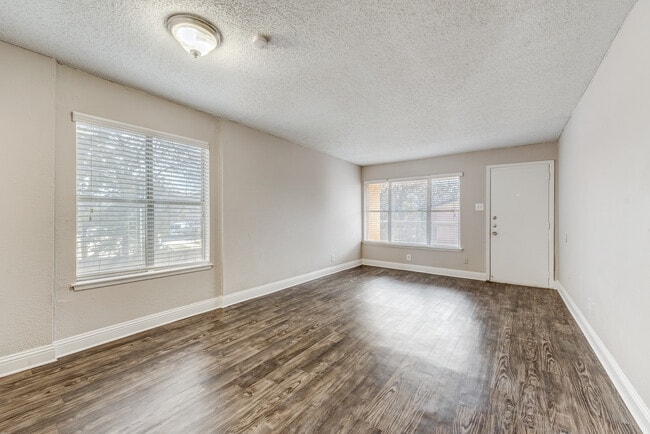 Building Photo - Tower Village