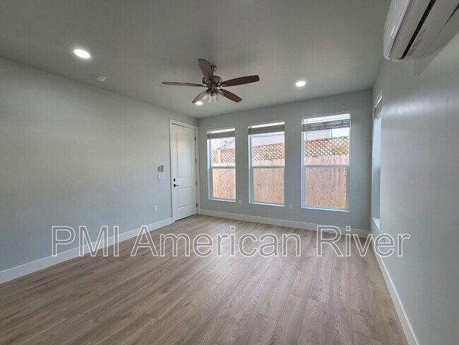 Foto del edificio - 219 Needles Way