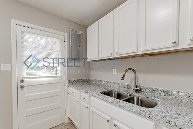 Building Photo - NOW OFFERING $250 OFF FIRST FULL MONTH IF ...