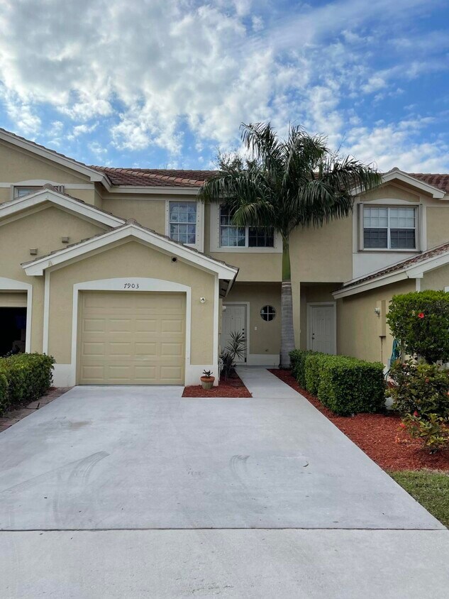 Foto principal - 7903 Sienna Springs Dr