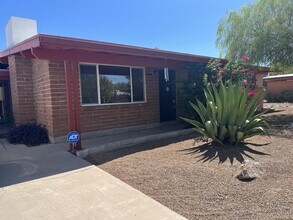 Building Photo - 6945 E Kirkland Dr