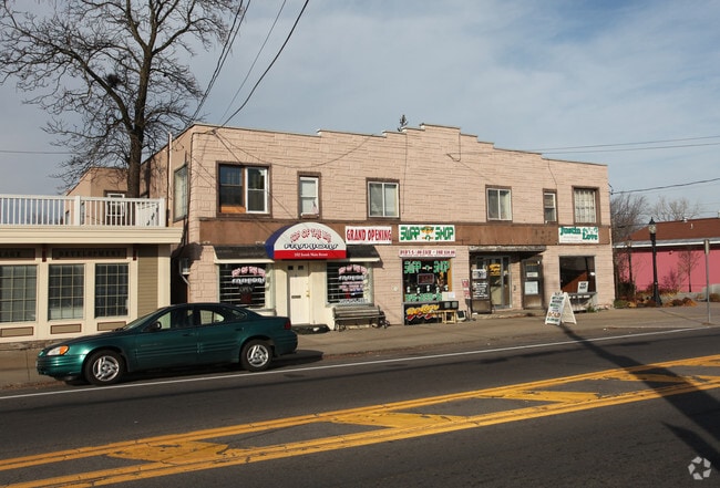 Building Photo - 102 S Main St