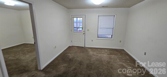 Building Photo - 517 Hickory St