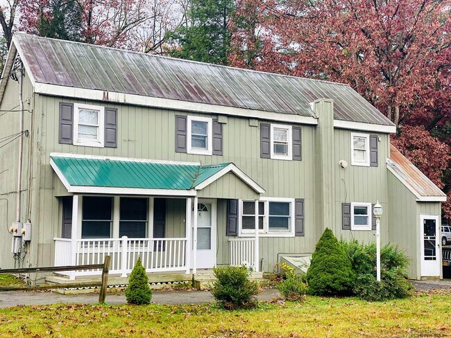 Building Photo - 679 Rock City Rd