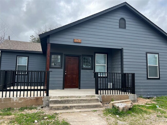 Building Photo - 503 Waco St