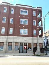 Building Photo - 3000 W Lawrence Ave