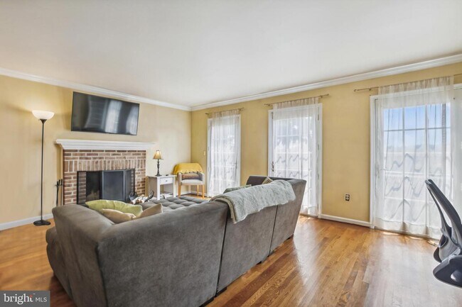 Building Photo - 236 Gretna Green Ct