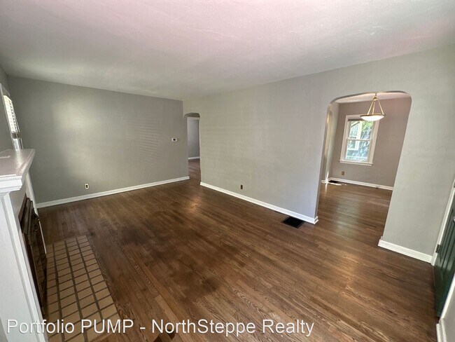 Foto del edificio - 3 br, 1 bath House - 446 E Royal Forest Blvd