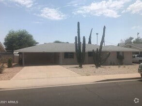 Building Photo - 1005 E Alameda Dr