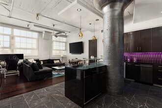 Building Photo - 2600 W 7th St