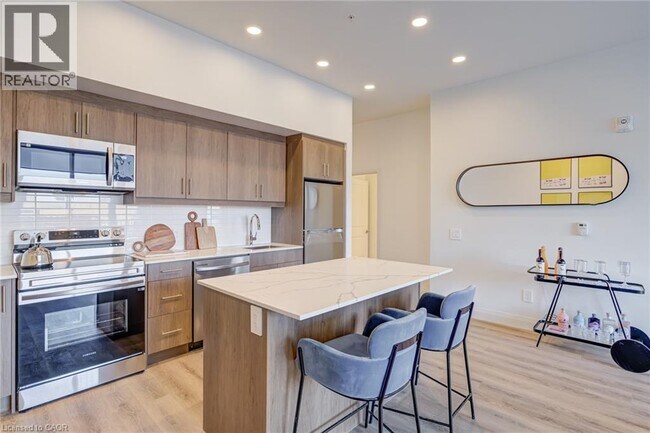 Building Photo - 1333 Weber St E