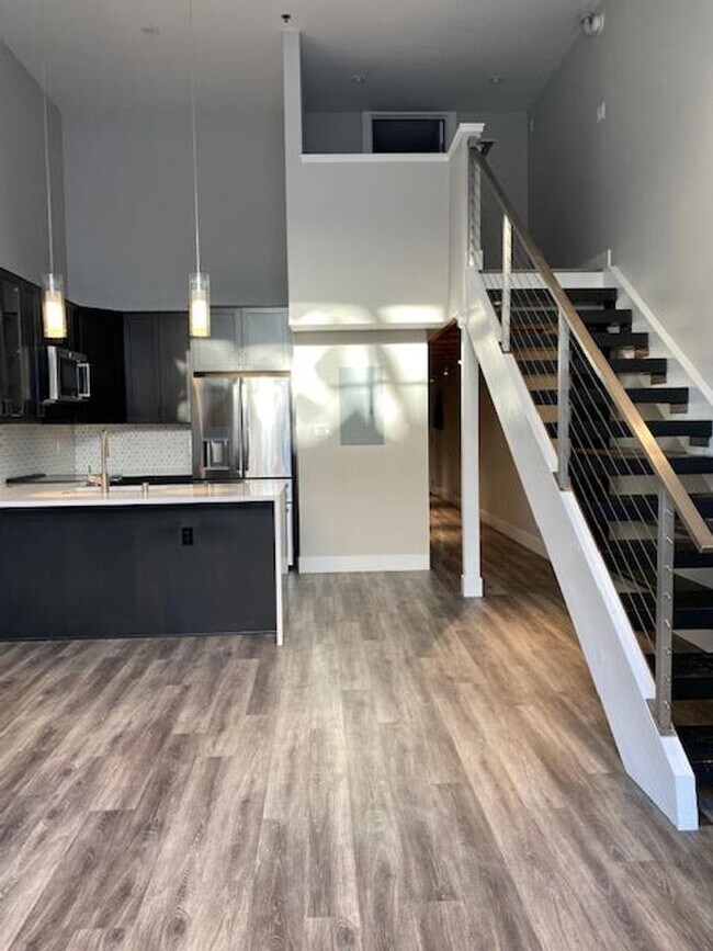 Photo - HUGE, remodeled 2 Level 2br/2Ba Loft, Park...