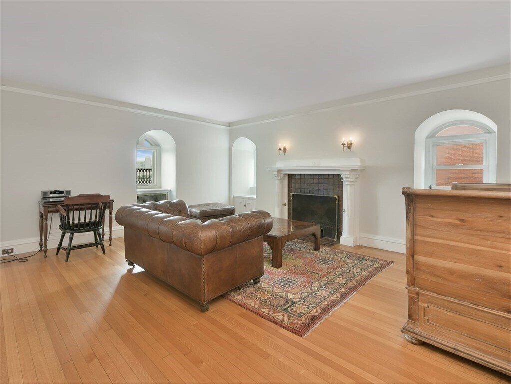 Primary Photo - 334 Beacon St