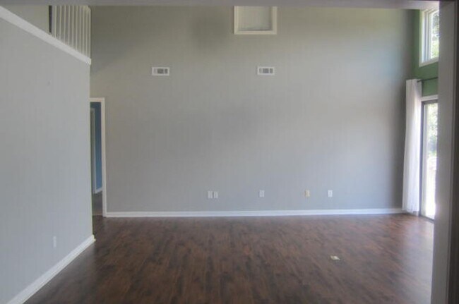Foto del edificio - 107 Kingswood Dr