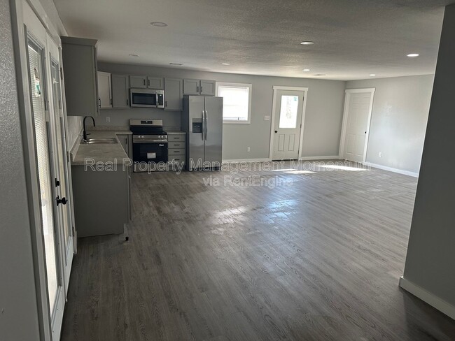 Building Photo - 12588 Kentucky Rd