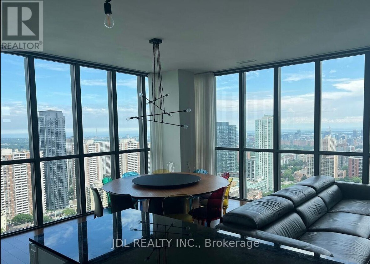 Photo principale - 110 Charles St E