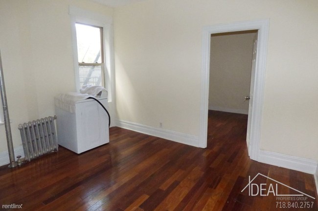 Building Photo - 545 58th St