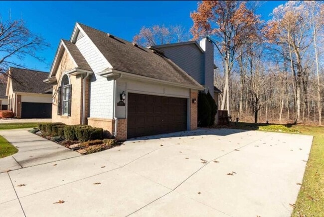 Building Photo - 1154 Bluebird Dr