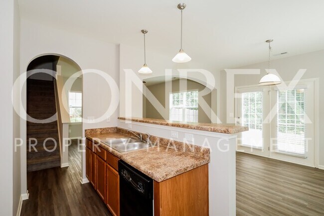 Building Photo - Charming 4 Bedroom Home