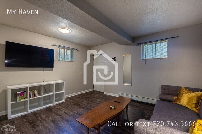 Foto del edificio - 1579 W Maple Ave