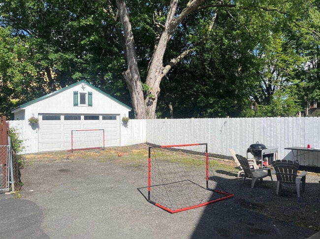 Foto del edificio - 25 Besch Ave