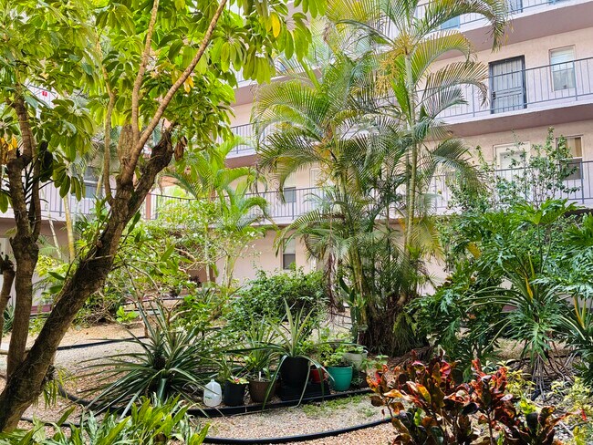 Foto del edificio - 2821 Somerset Dr