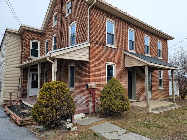 Foto del edificio - 317 W Main St