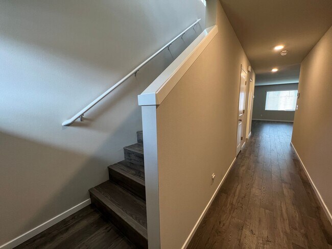 Building Photo - Newer Puyallup Home is Ready for You!