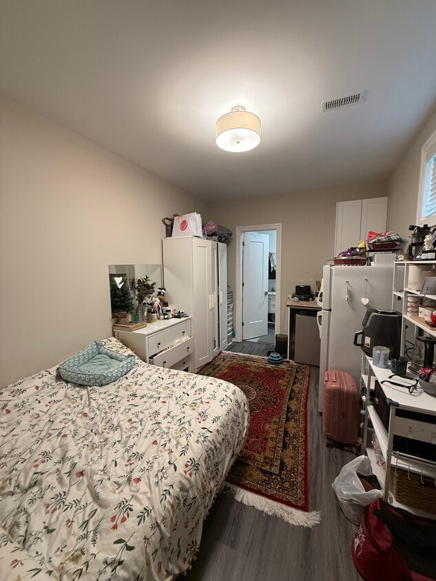 Building Photo - Basement Bachelors Rental