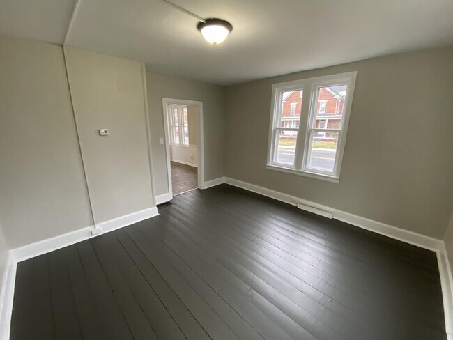 Building Photo - 103 E York St
