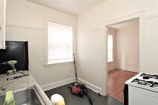 Building Photo - 641 W Patterson Ave