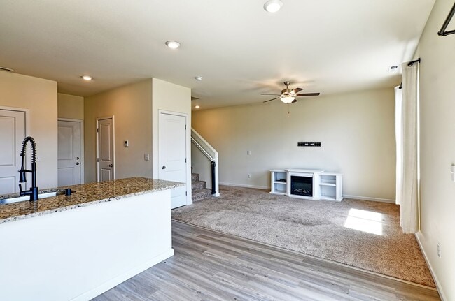Building Photo - Newer home, dead end street, AC, Gas heat,...