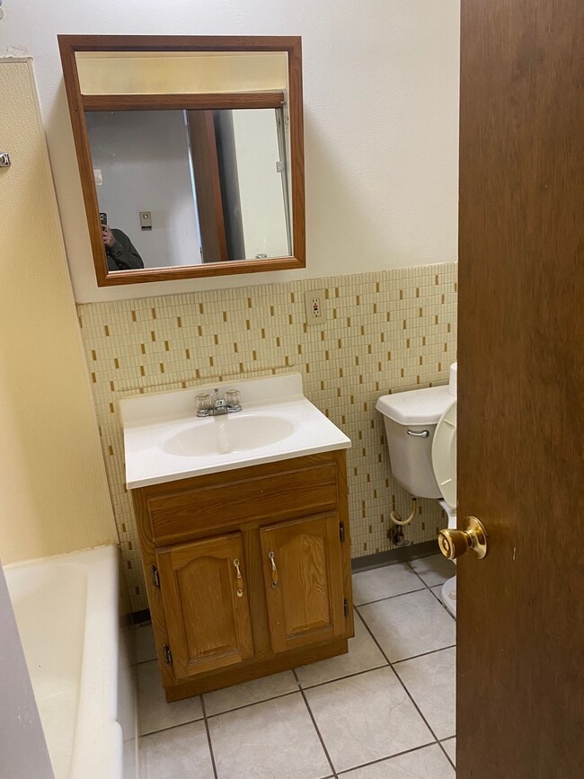 Building Photo - 655 Portis St