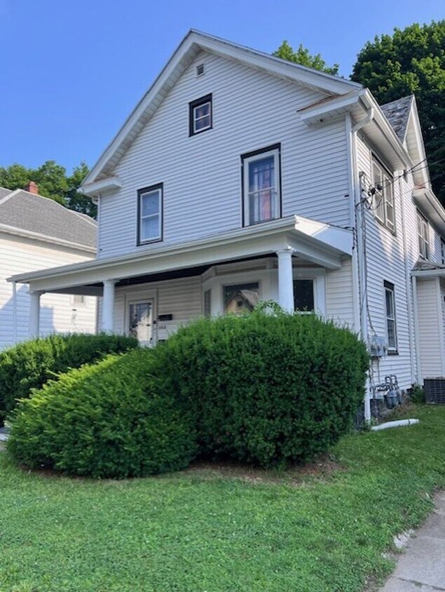 Foto principal - 302 Hasbrouck Ave