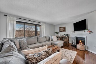 Building Photo - 157 Beacon Hill Common