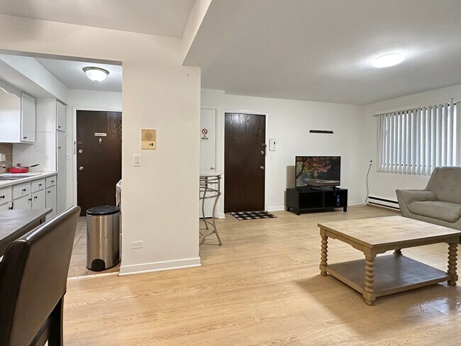 Foto del edificio - 5117 N East River Rd