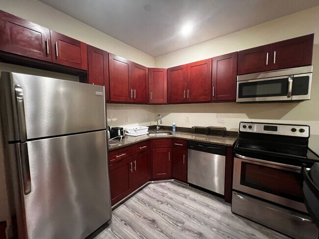 Building Photo - 678 N 33rd St