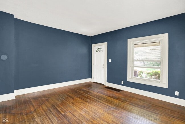 Building Photo - 626 N Riley Ave