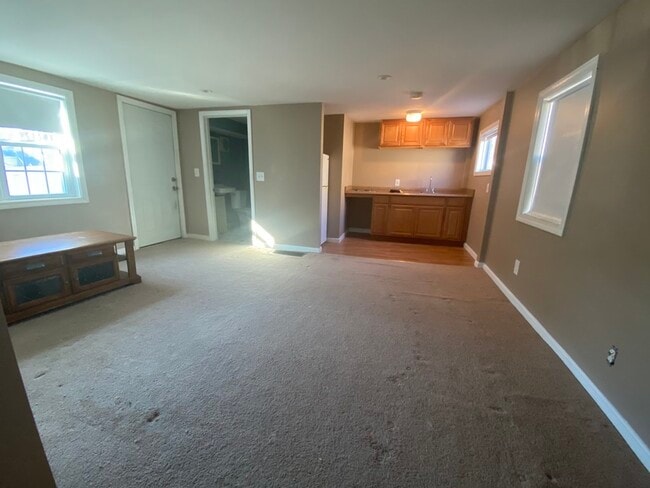 Building Photo - 15 River St