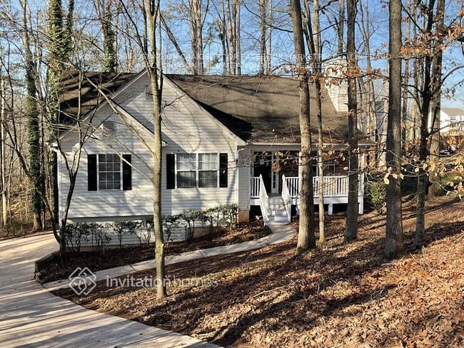 Building Photo - 6065 Savannah Dr